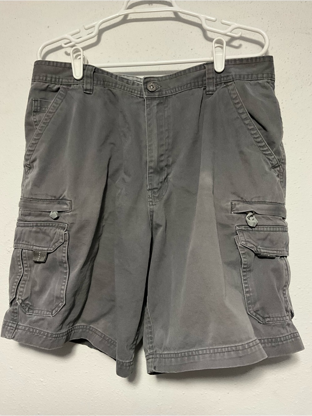 Big Dogs Gray Cargo Shorts with Multi-Pocket Utility